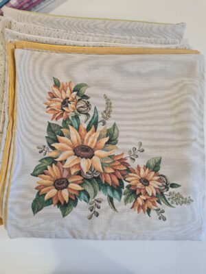 Față de masă - Jacquard roz cu carouri si flori