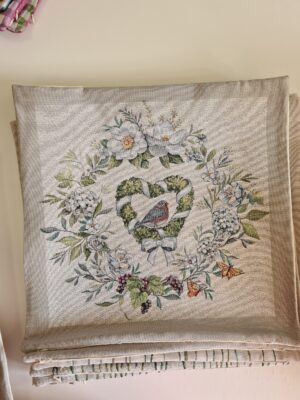 Față de masă - Jacquard roz cu carouri si flori