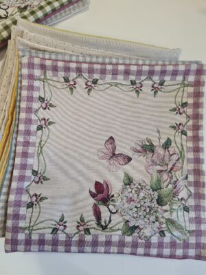 Față de masă - Jacquard roz cu carouri si flori