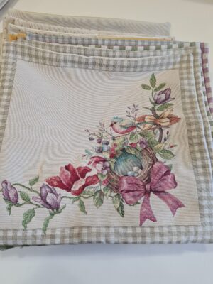 Jacquard Bej carouri si flori roz - Pernă decorativă
